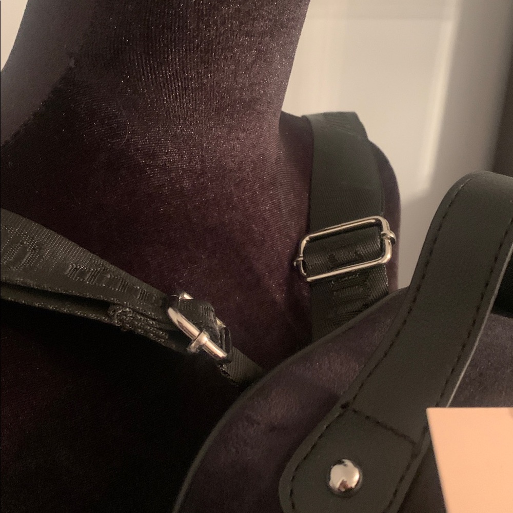 🔥🔥🆕 - Juicy Couture Black Velvet Backpack W/ Pink Bow & Crown Charm - Picture 8 of 12
